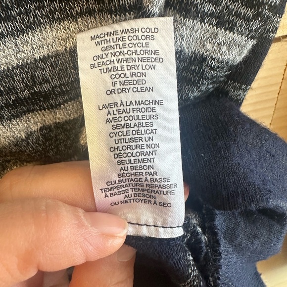 Tahari Navy and Gray Knit Top, Raglan long sleeve small Casual Costal Preppy - Picture 7 of 9